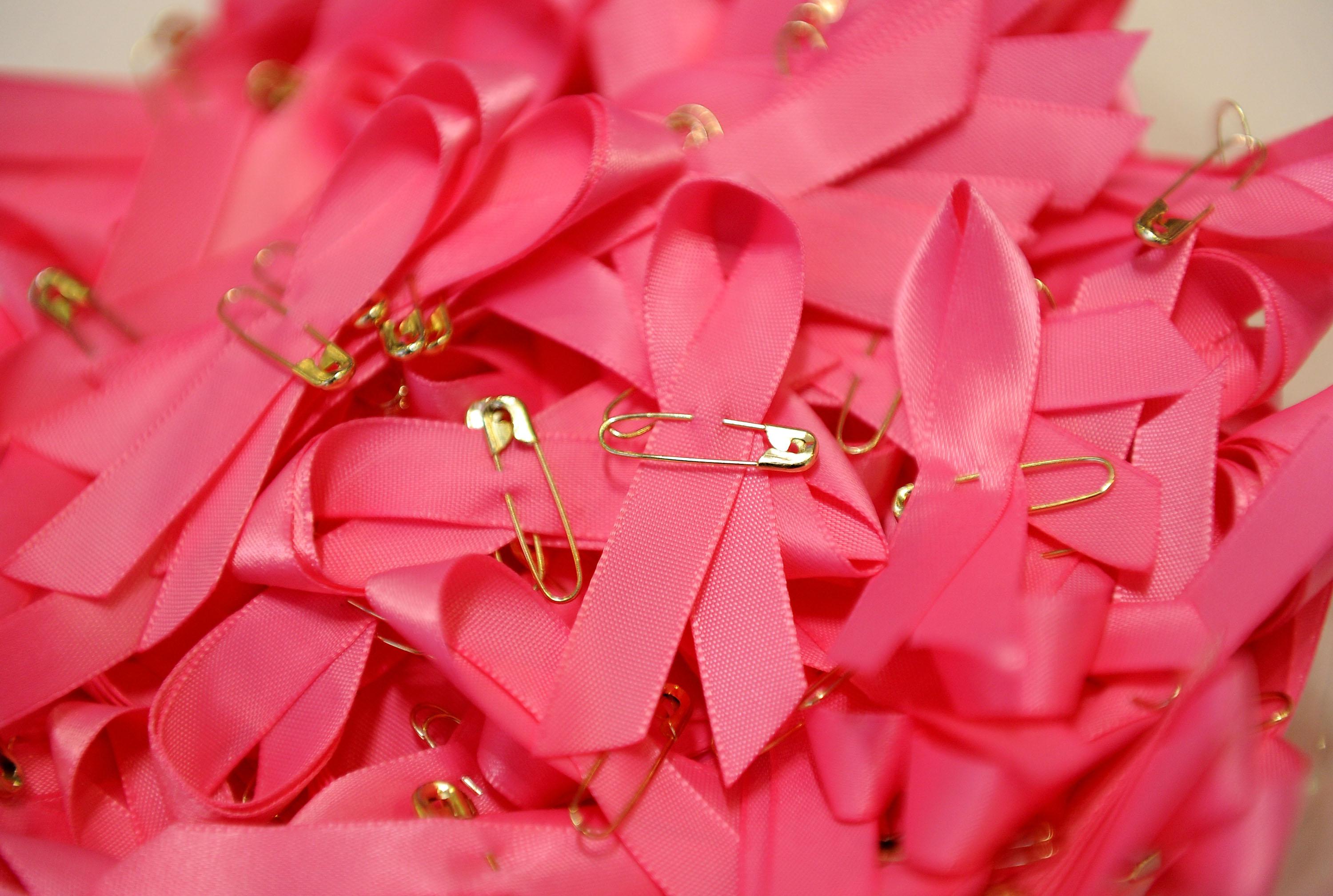 Bloomingdale's Kicks Off Breast Cancer Awareness Month with The Estee Lauder Companies Benefiting The Breast Cancer Research Foundation