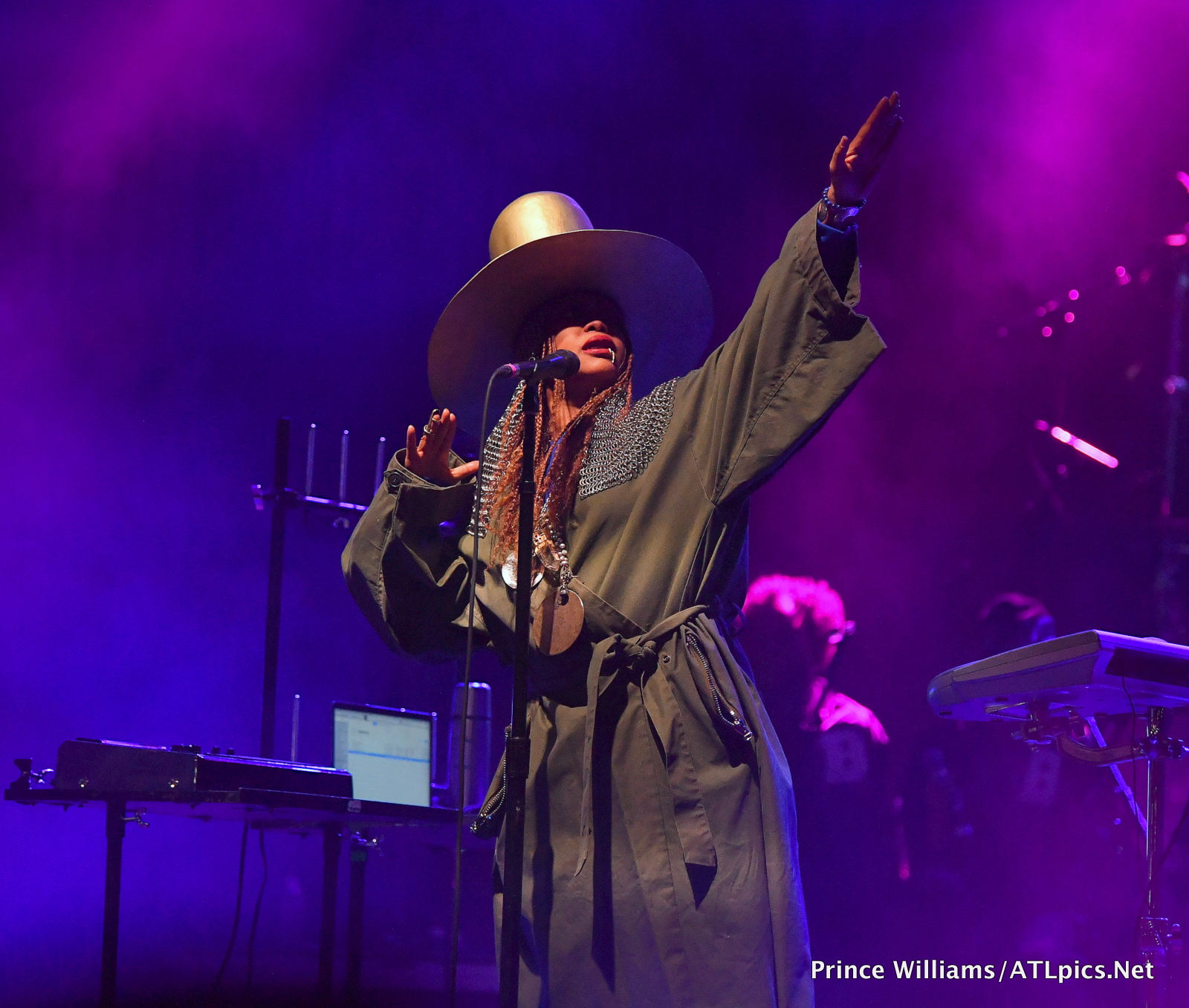 Nas and Erykah Badu perform at State farm arena