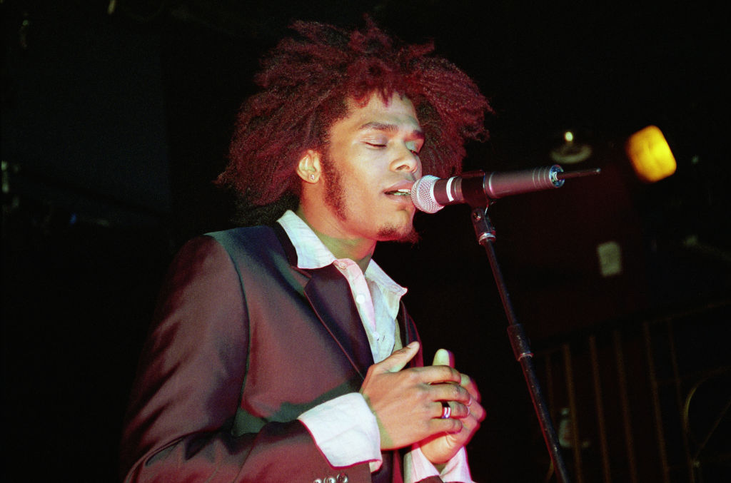Maxwell Performs In London